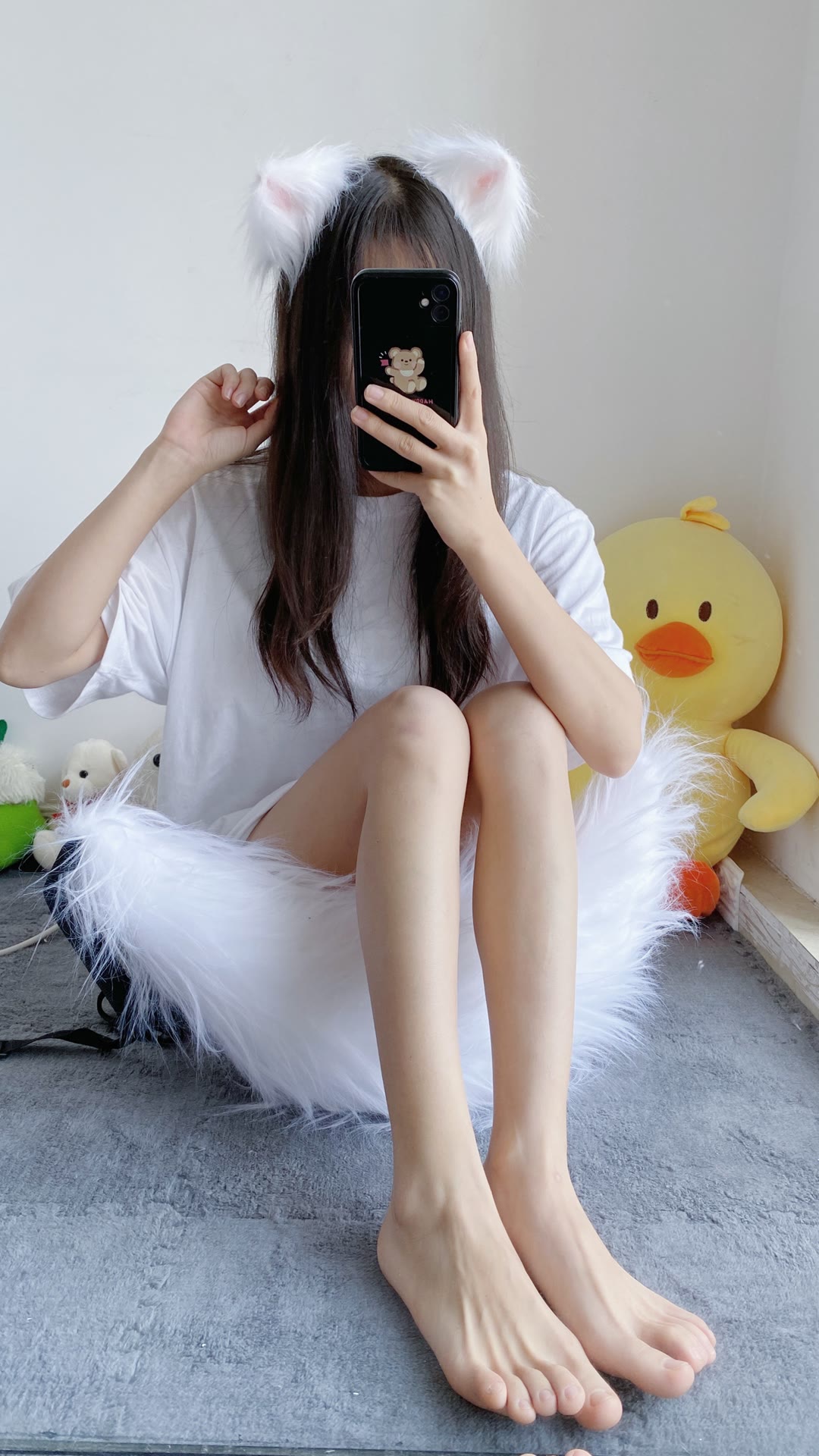 坐在毛毛上的肉丝玉足超嫩小姐姐-酷库源码网