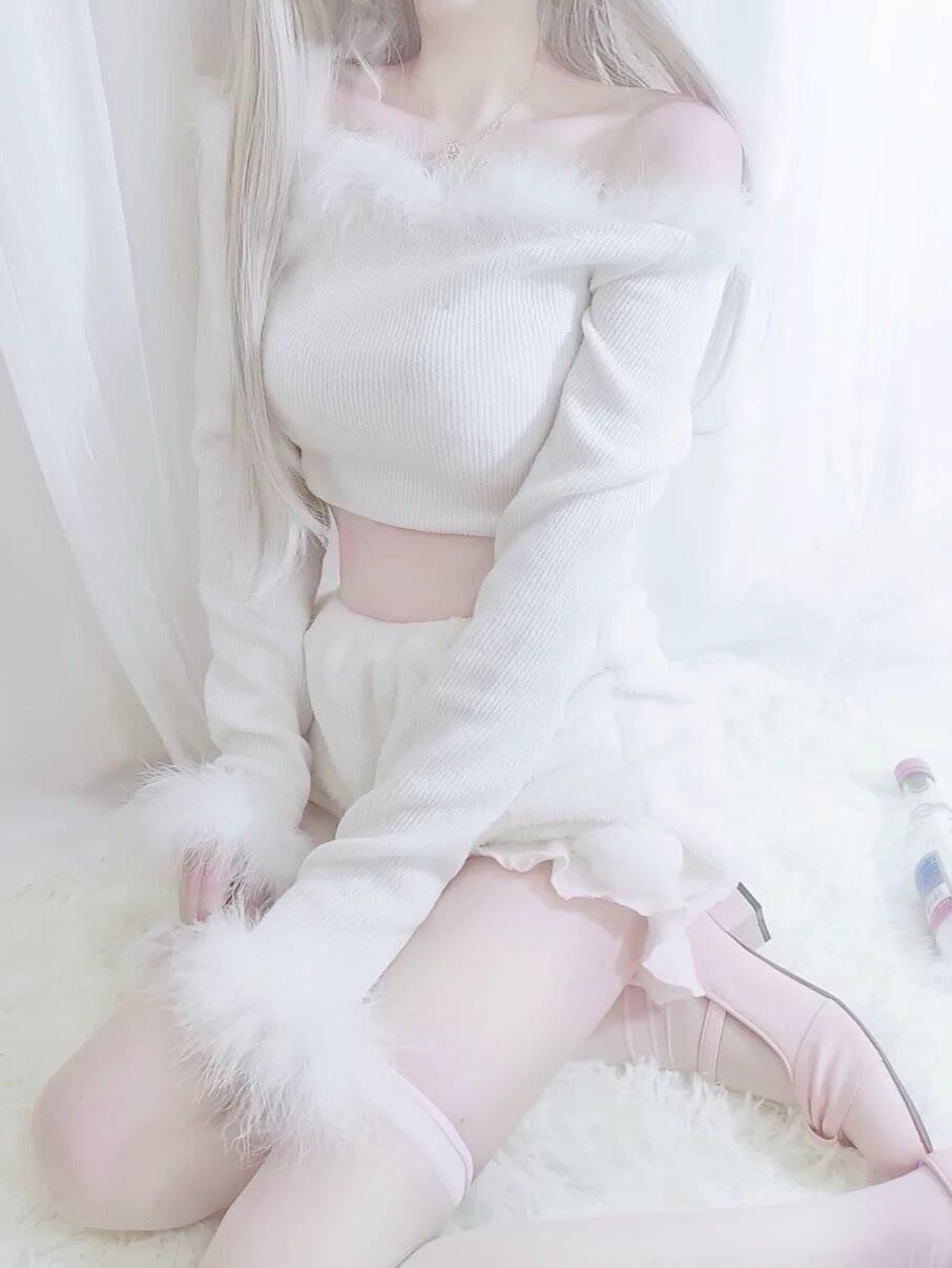 娇嫩的白丝白毛巨乳可爱小娇妻美图-酷库源码网