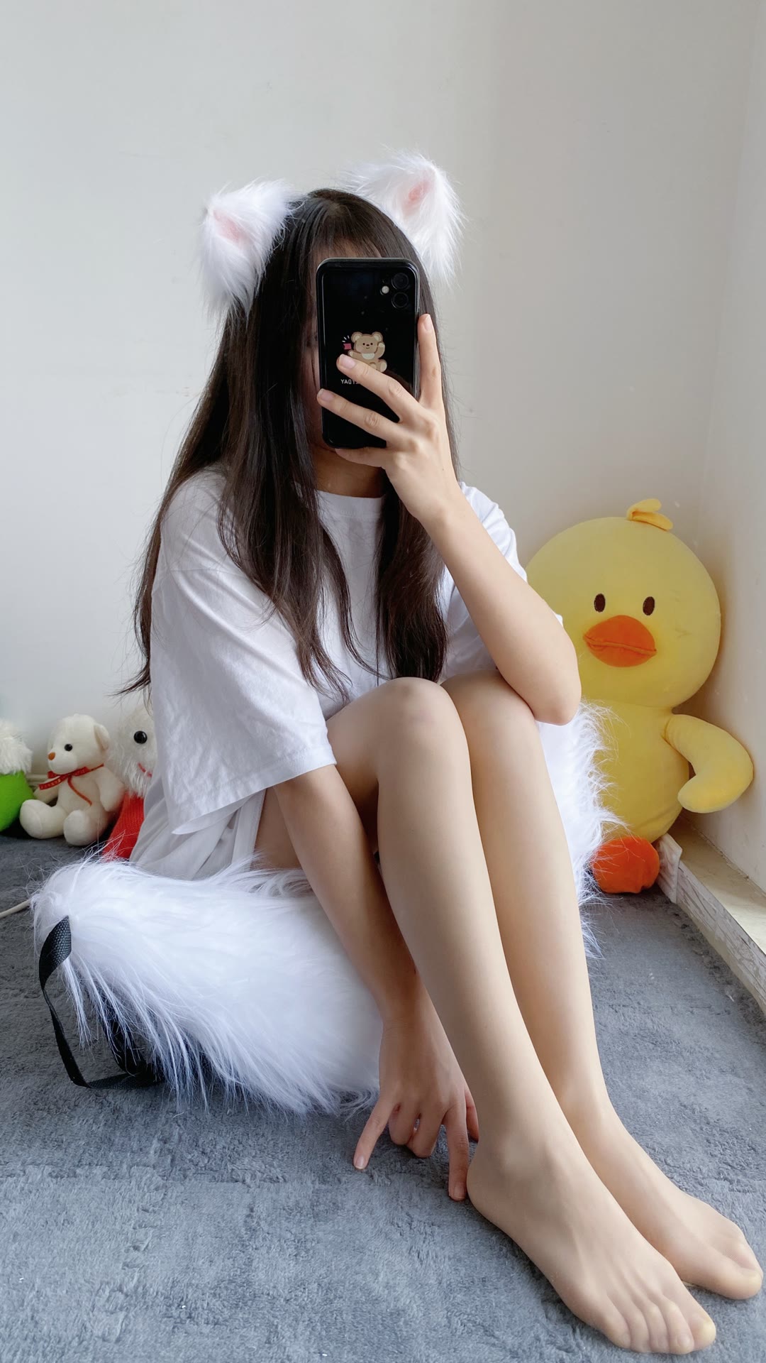 坐在毛毛上的肉丝玉足超嫩小姐姐-酷库源码网