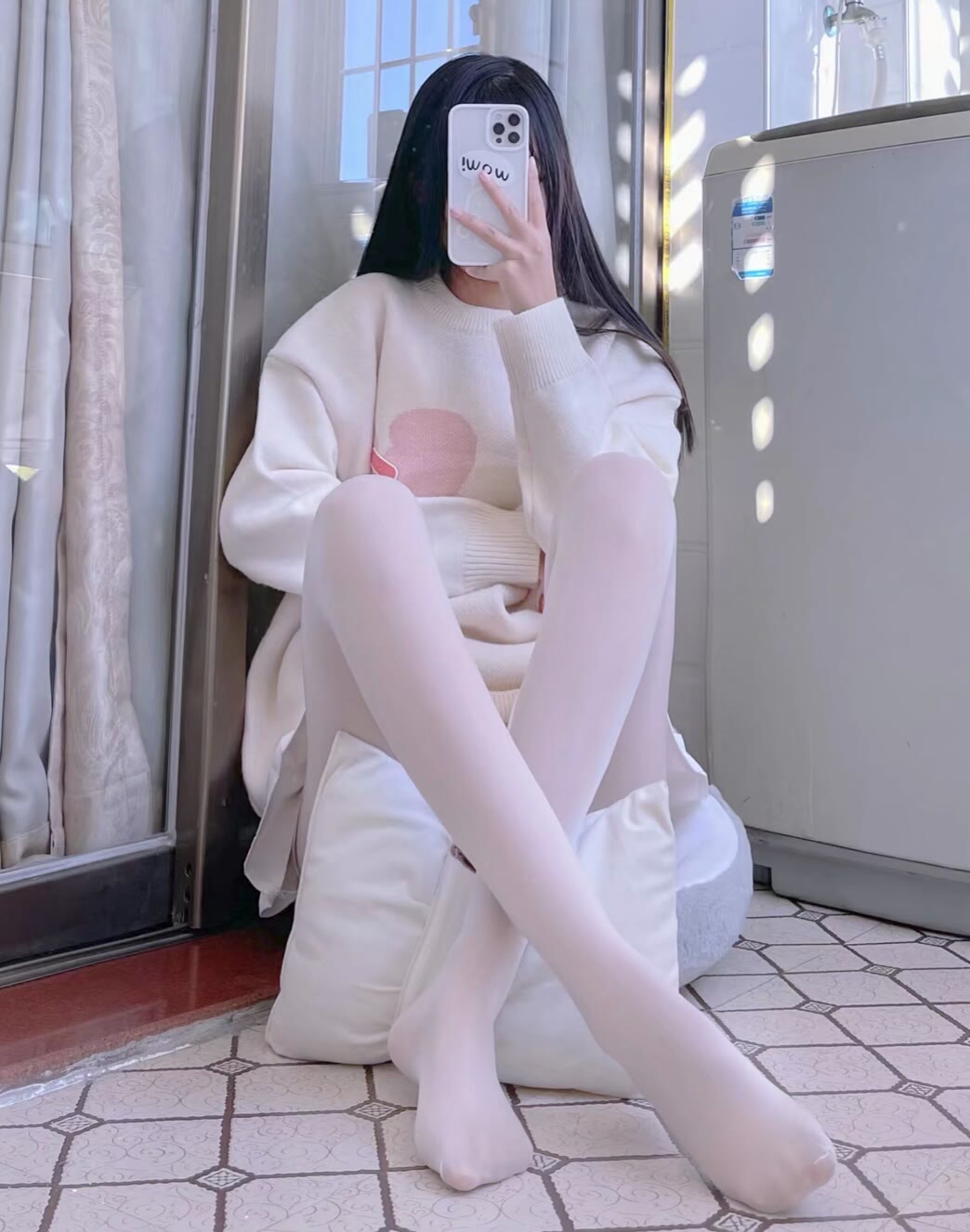 在角落的白丝超短裙大长腿小萝莉-酷库源码网