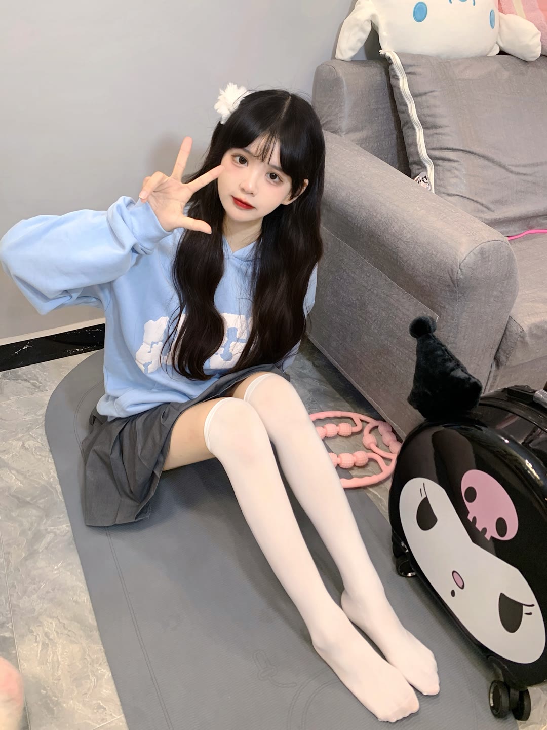 喜欢撸狗狗的白丝超白嫩的小萝莉-酷库源码网