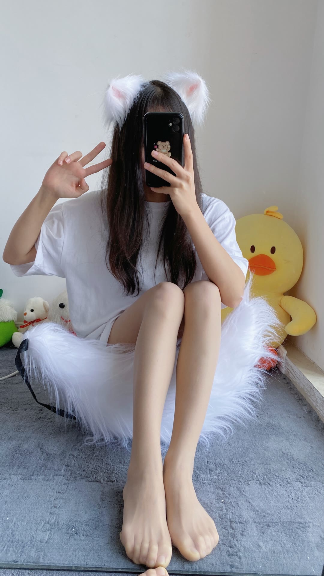 坐在毛毛上的肉丝玉足超嫩小姐姐-酷库源码网