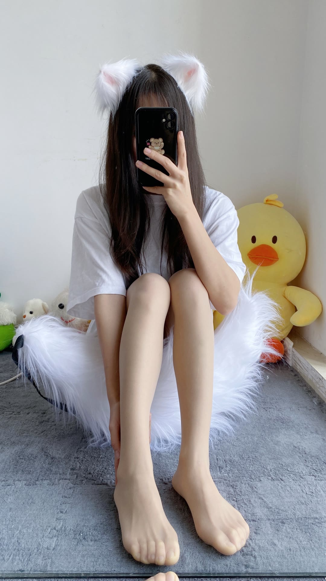 坐在毛毛上的肉丝玉足超嫩小姐姐-酷库源码网